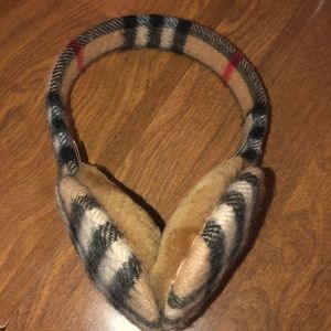 Authentic Burberry earmuffs 100% cashmere, one sz
